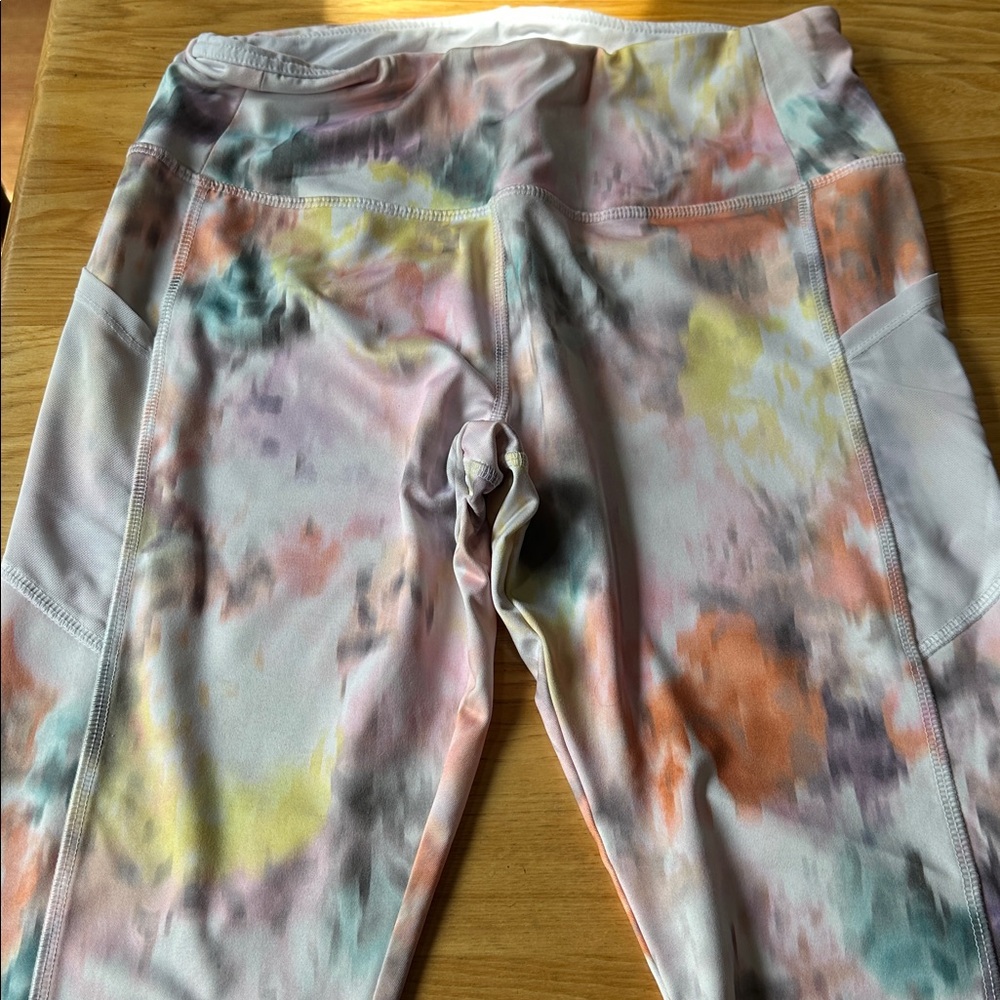 VOGO Athletica Multicolored Pastel Patterned Legging capris